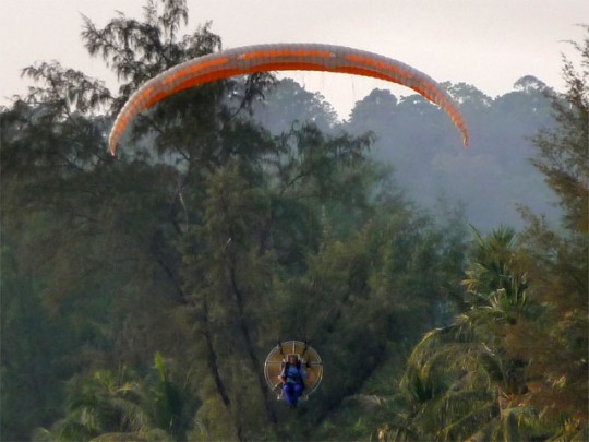 At Thai New year, in April, a group of paramotor enthusiasts from Chaing Mai visted the island.